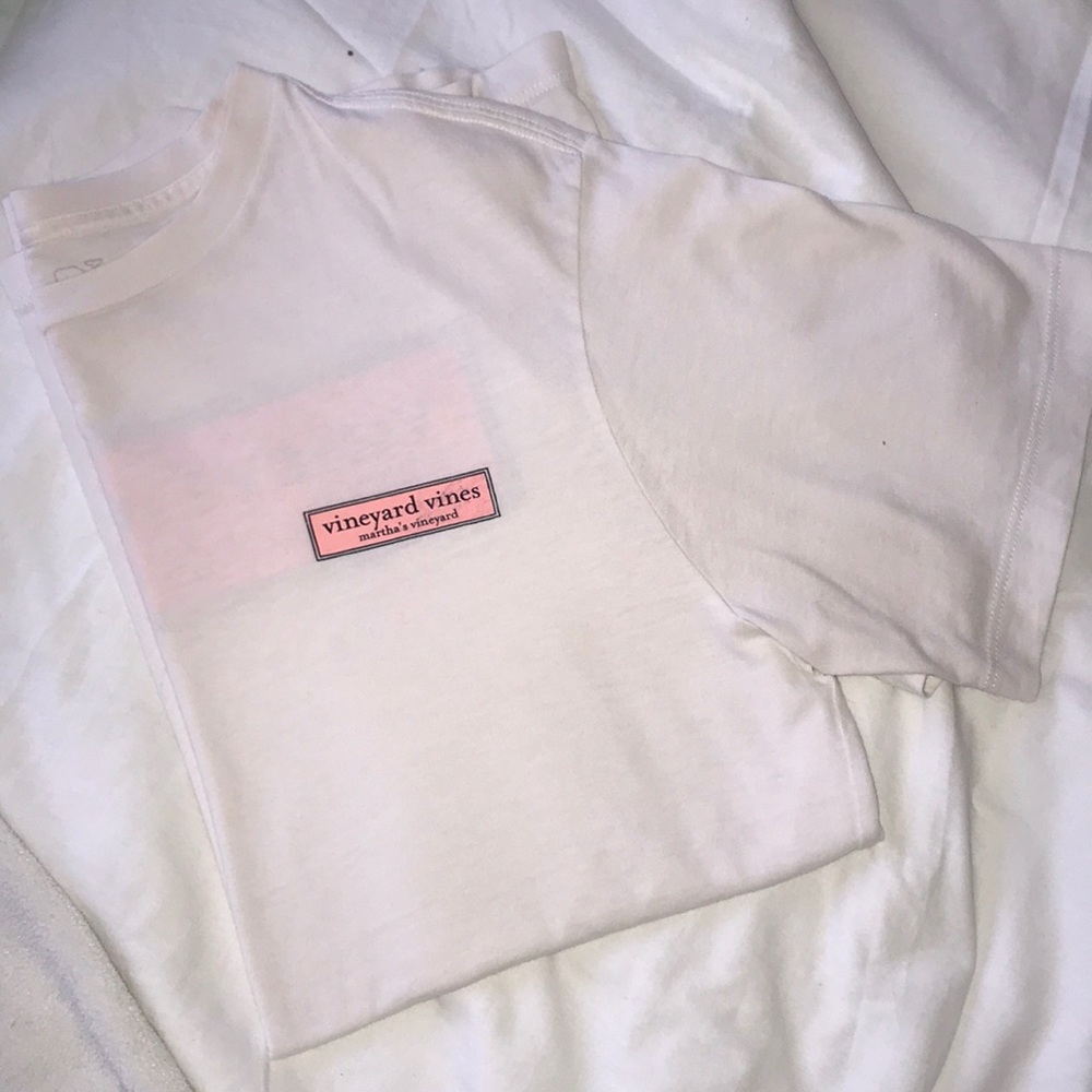 Vineyard vine T-shirt